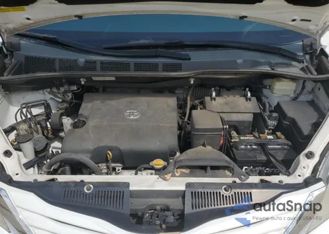 2015 Toyota Sienna Le z USA, uszkodzony, nr VIN 5TDKK3DC0FS657704